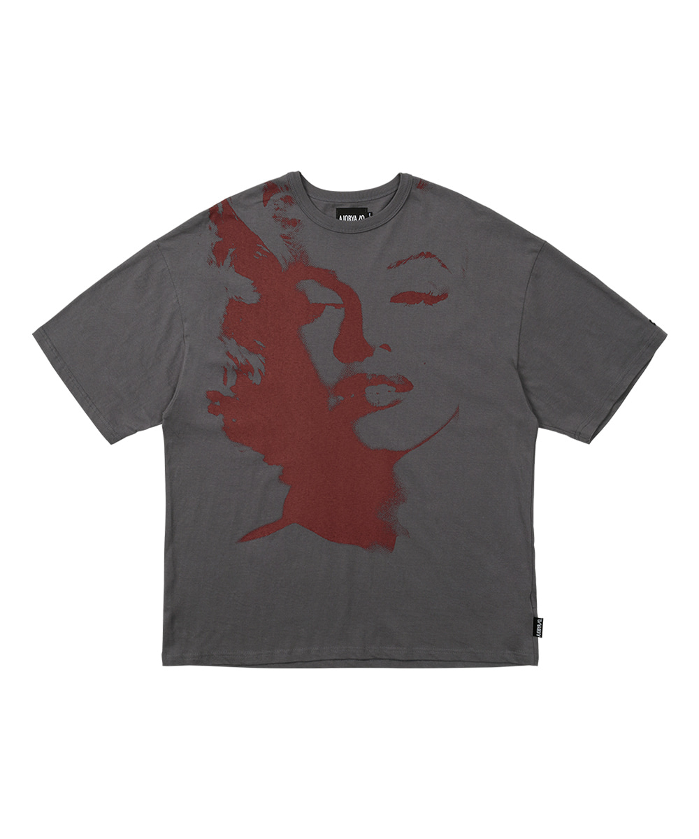 AJO BY AJO아조바이아조 MM Face T-Shirt [CHARCOAL]
