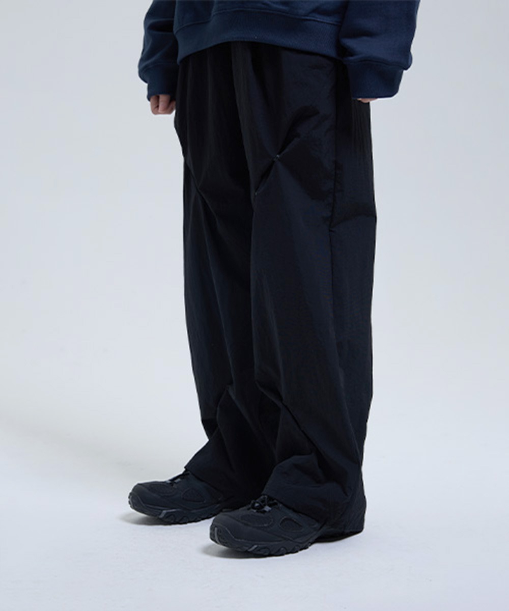 THE COLDEST MOMENT더콜디스트모먼트 TCM nylon pinch pants (black)