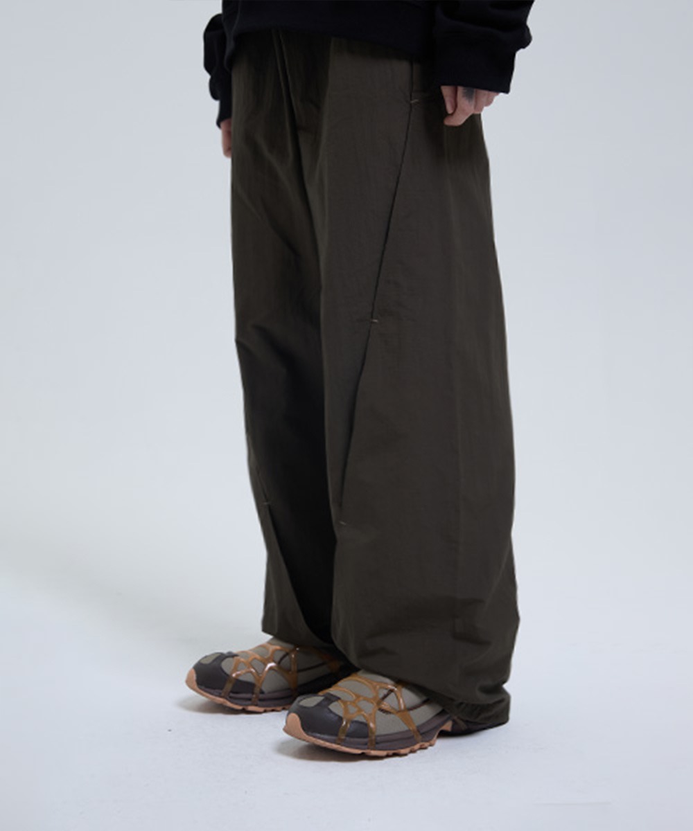 THE COLDEST MOMENT더콜디스트모먼트 TCM nylon hold pants (khaki)
